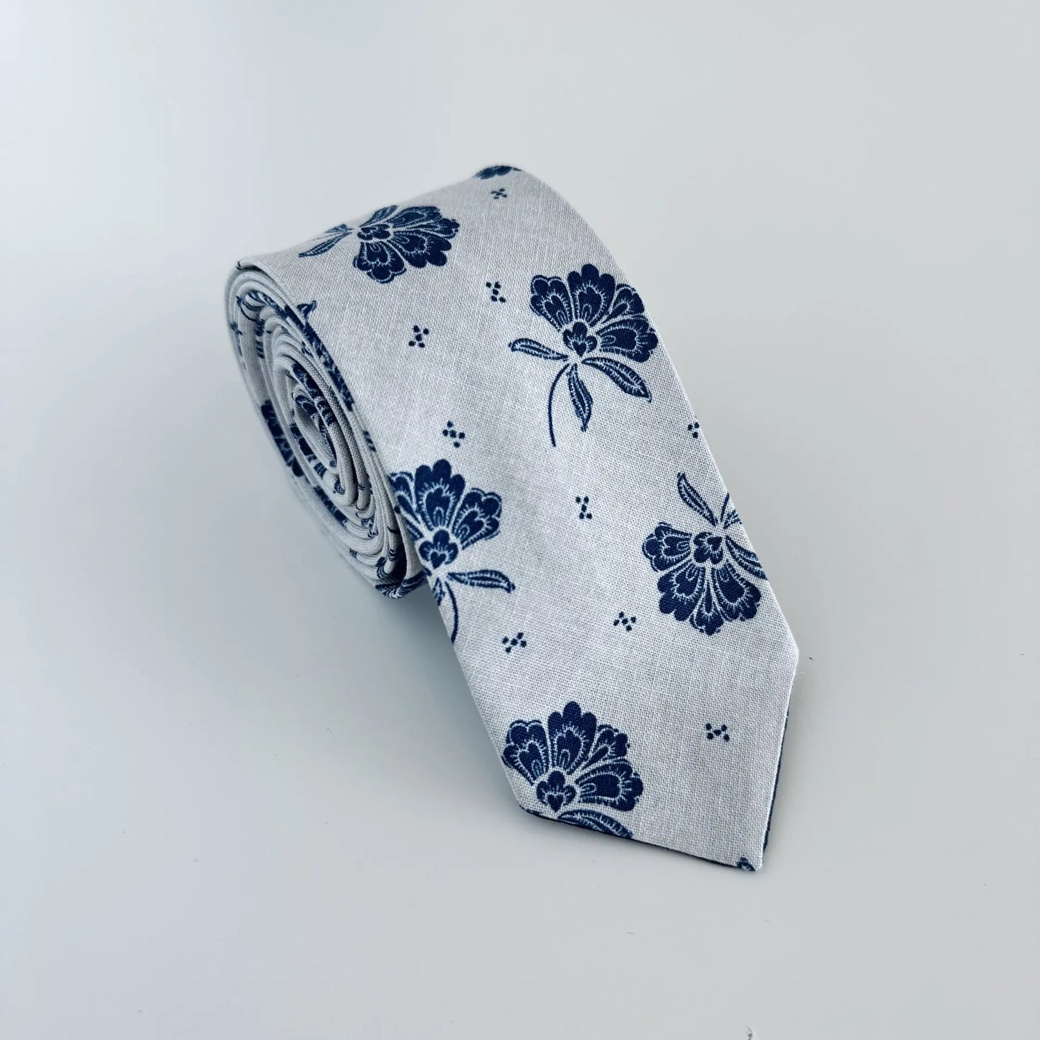 Men's blue vintage floral tie for weddings