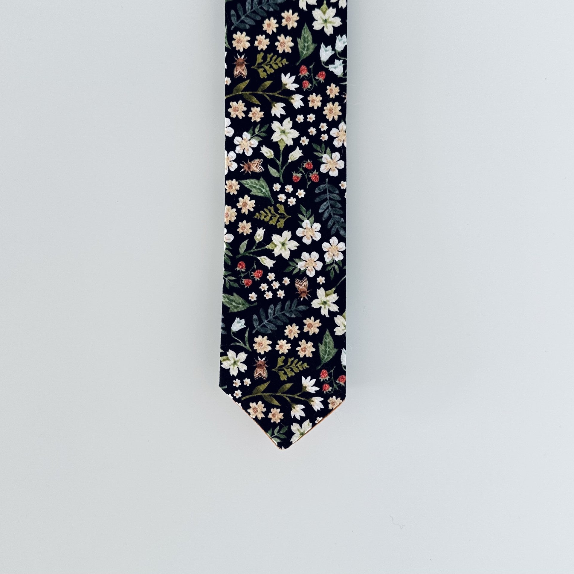 Stylish black floral tie in cotton fabric